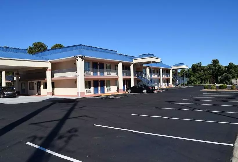 Отель Royal Inn & Suites