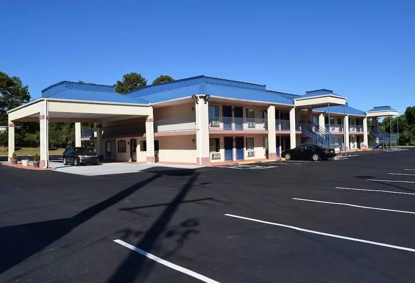 Отель Royal Inn & Suites