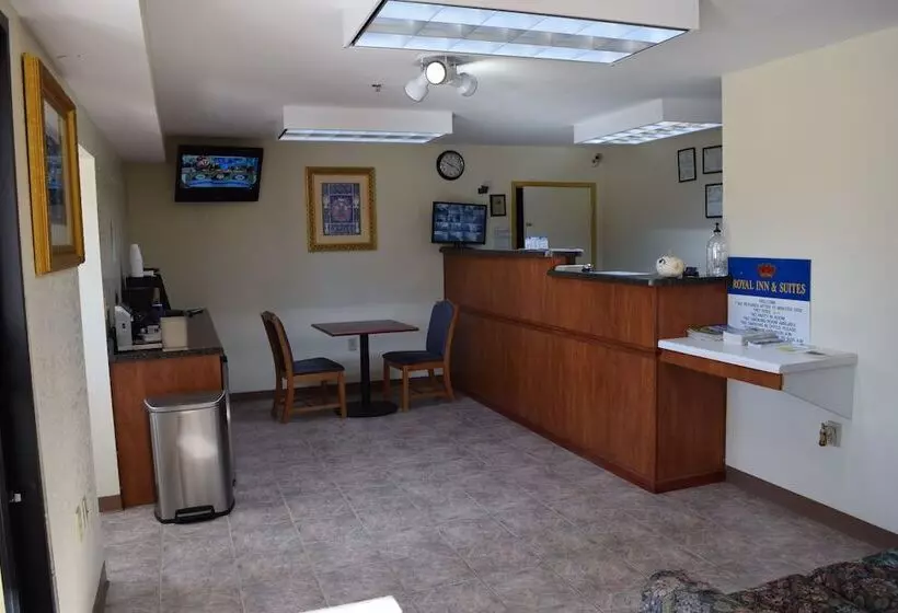 Отель Royal Inn & Suites