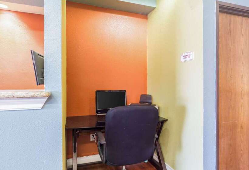 בית מלון כפרי Suburban Studios Beaumont