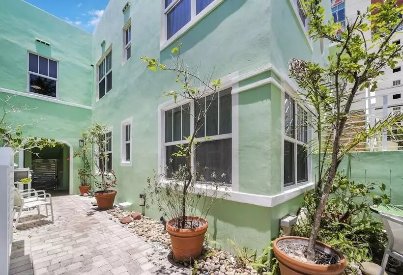 هتل Villa Italia South Beach