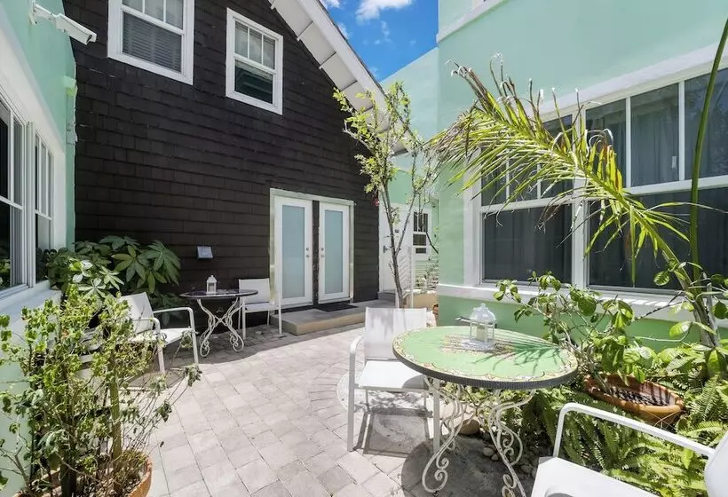 هتل Villa Italia South Beach