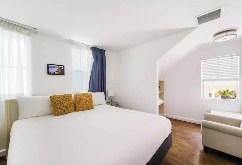هتل Villa Italia South Beach