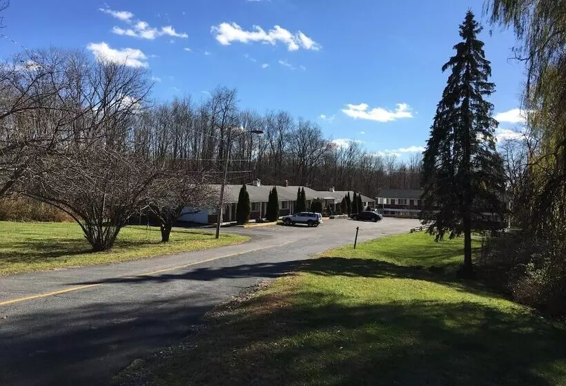 מוטל Budget Motor Inn  Mahopac