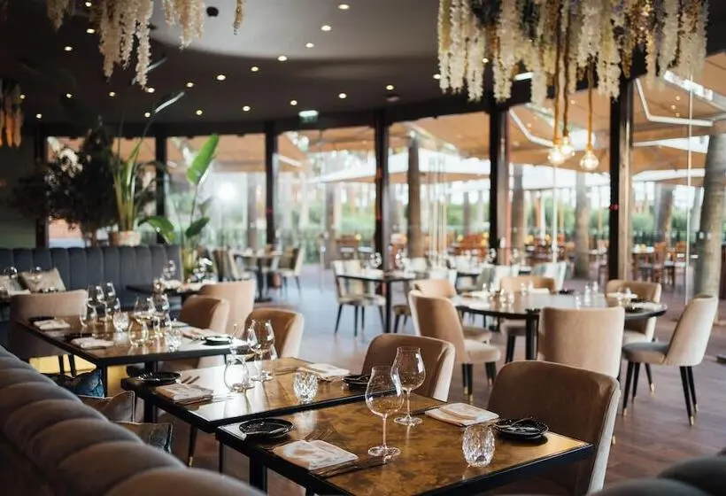 Wine & Books by the Sea, Algarve Resort