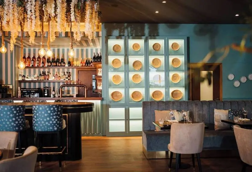 Wine & Books by the Sea, Algarve Resort