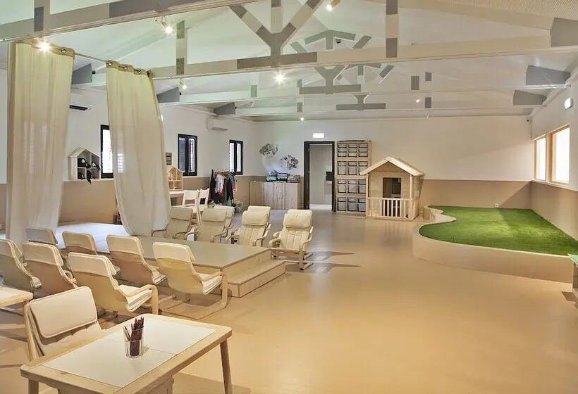 Wine & Books by the Sea, Algarve Resort