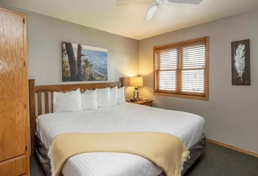 Westwood Shores Waterfront Resort