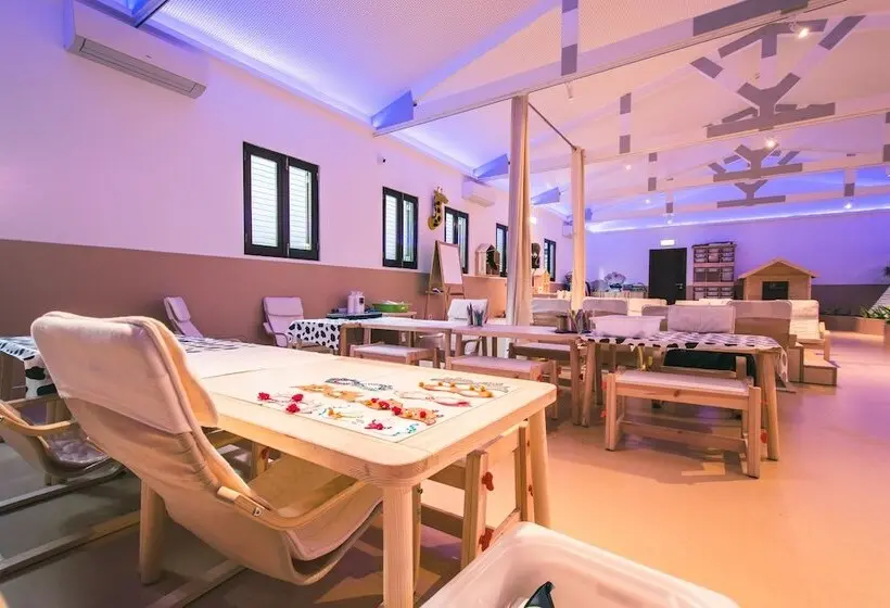 Wine & Books by the Sea, Algarve Resort