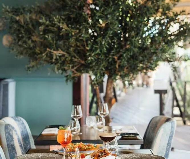 Wine & Books by the Sea, Algarve Resort