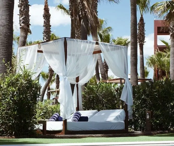 Wine & Books by the Sea, Algarve Resort