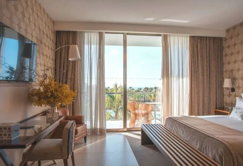 Wine & Books by the Sea, Algarve Resort