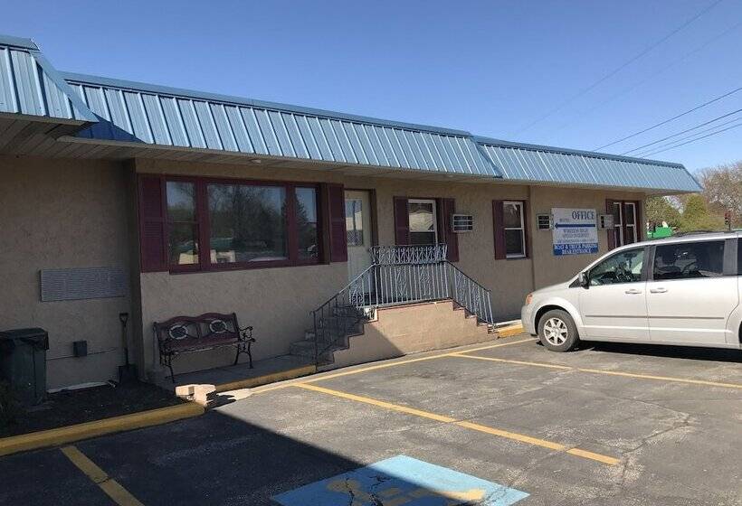 فندق Budget Inn Marinette