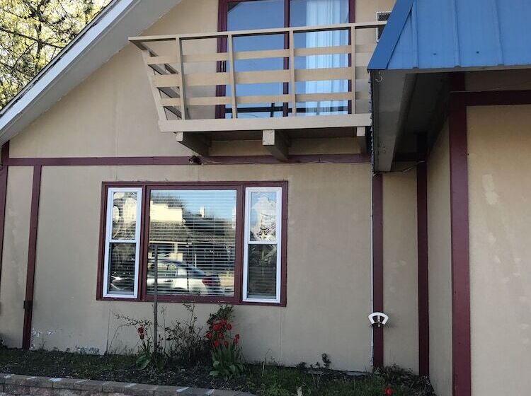 فندق Budget Inn Marinette