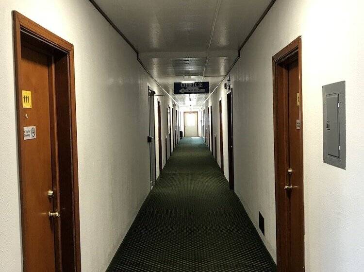 فندق Budget Inn Marinette