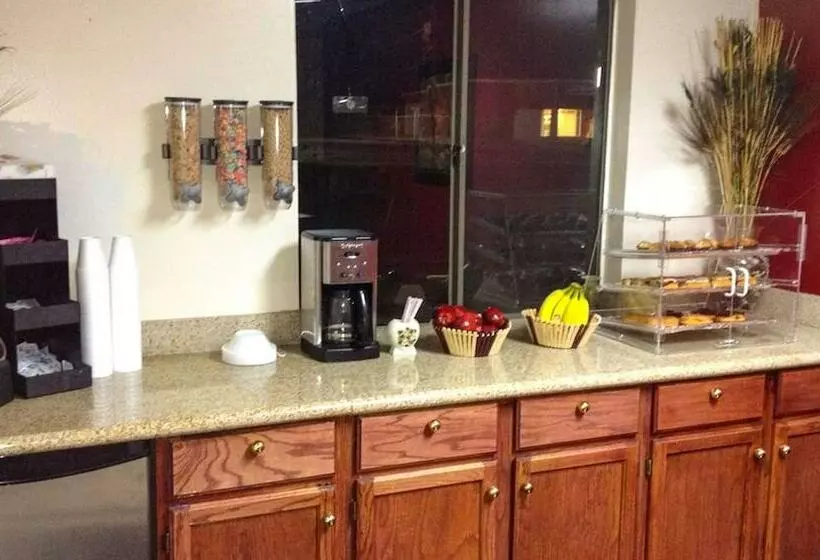 هتل Classic Inn Early