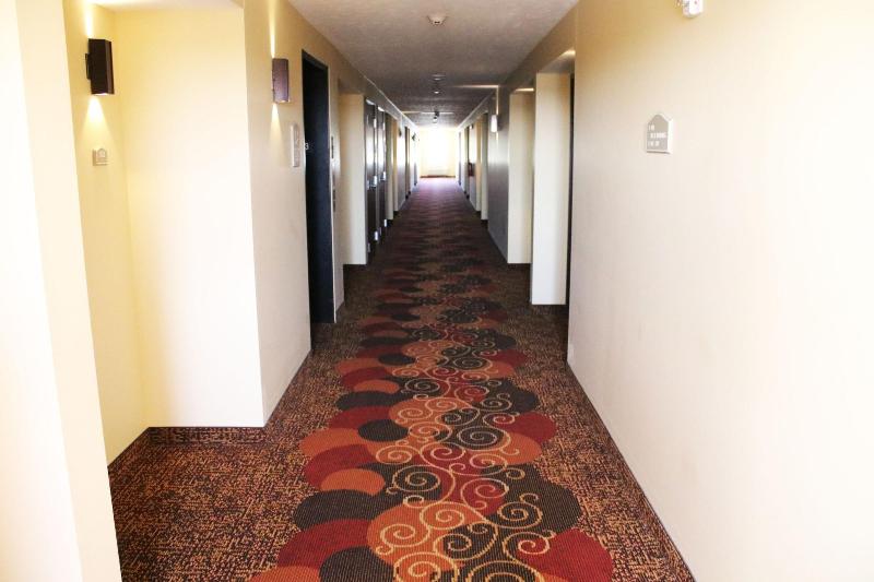 The Edgewood Hotel And Suites