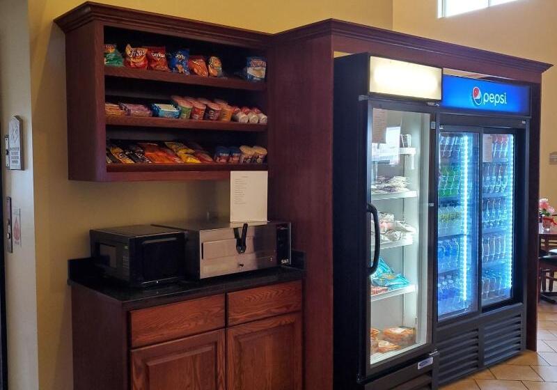 The Edgewood Hotel And Suites