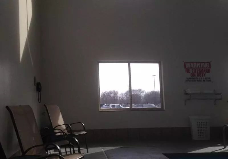 The Edgewood Hotel And Suites