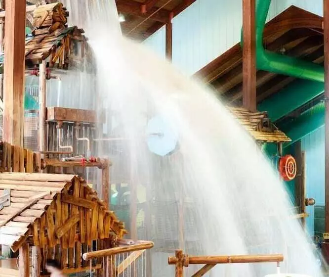 Hotelli Grand Country Waterpark Resort