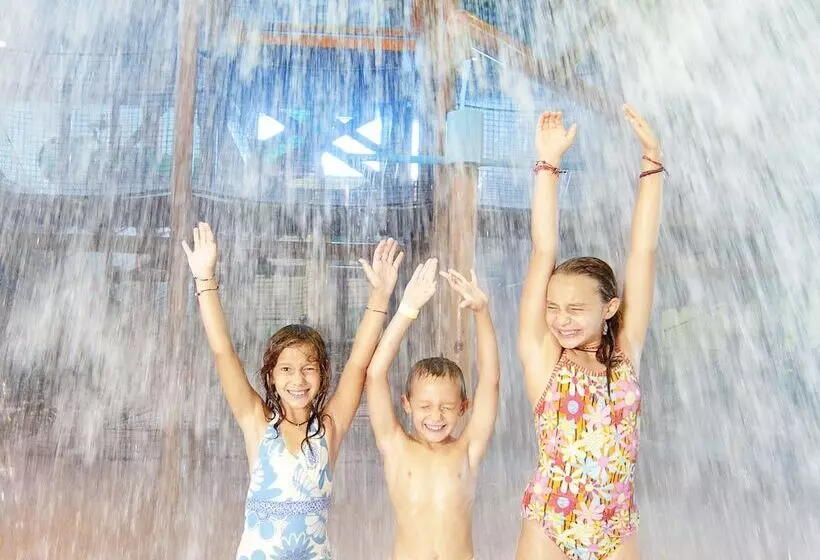 Hotelli Grand Country Waterpark Resort