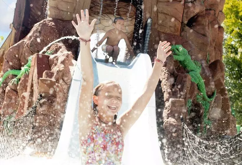 Hotelli Grand Country Waterpark Resort