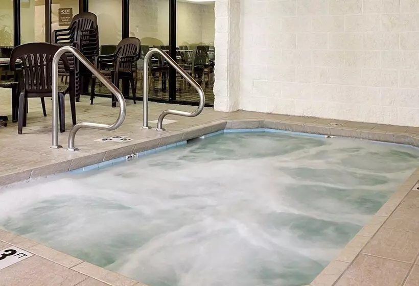 ホテル Mainstay Suites Bismarck