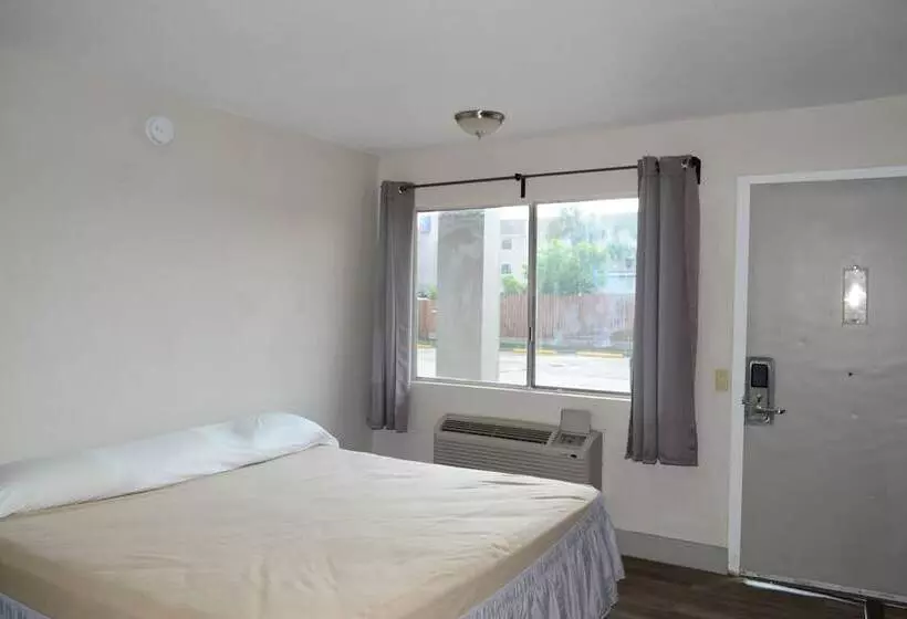 Szálloda Merit Inn And Suites