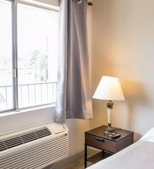 Szálloda Merit Inn And Suites