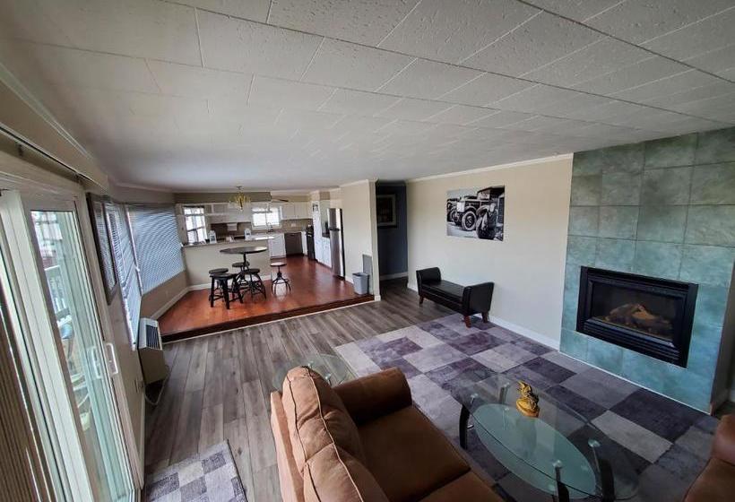 בית מלון כפרי The Delton