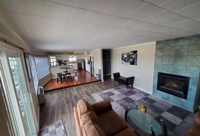 בית מלון כפרי The Delton