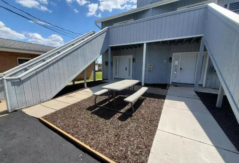 בית מלון כפרי The Delton