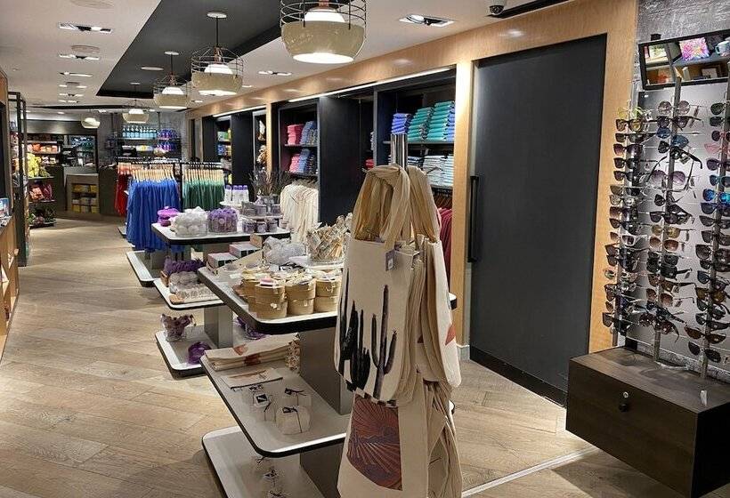 Отель The Canyon Suites At The Phoenician, A Luxury Collection Resort, Scottsdale