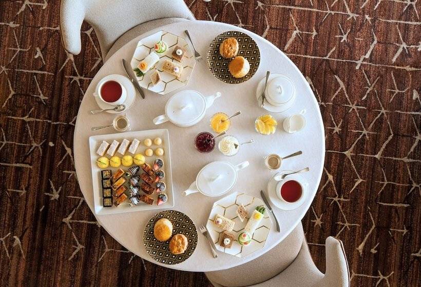 Отель The Canyon Suites At The Phoenician, A Luxury Collection Resort, Scottsdale