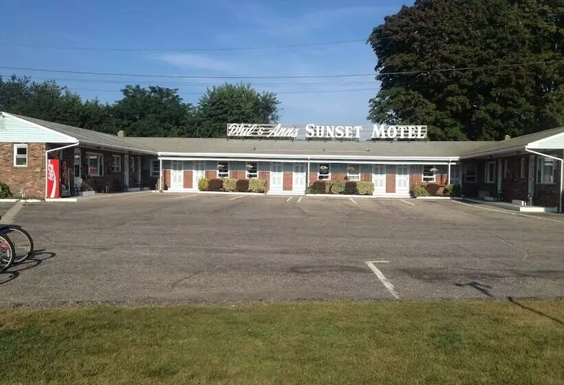 Phil & Anns Sunset Motel