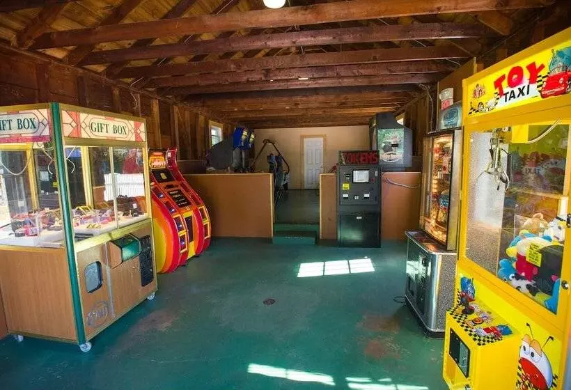 리조트 Sun Retreats Peters Pond