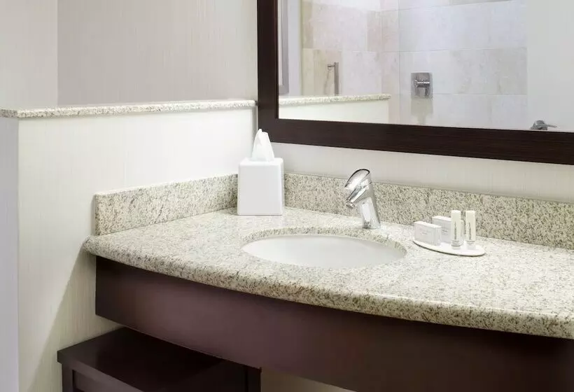 Courtyard Cleveland University Circle