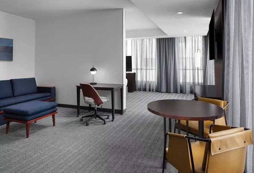 Courtyard Cleveland University Circle