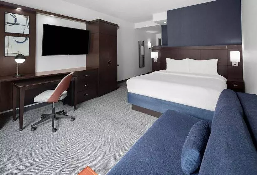 Courtyard Cleveland University Circle