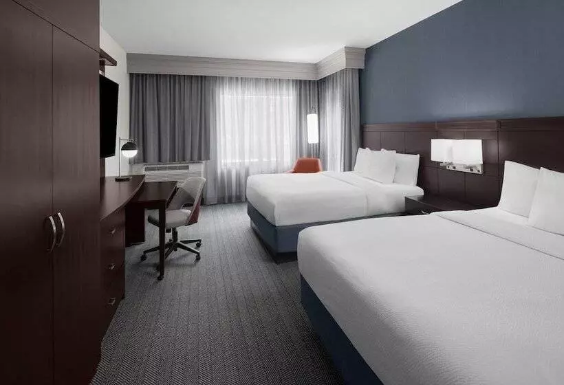 Courtyard Cleveland University Circle