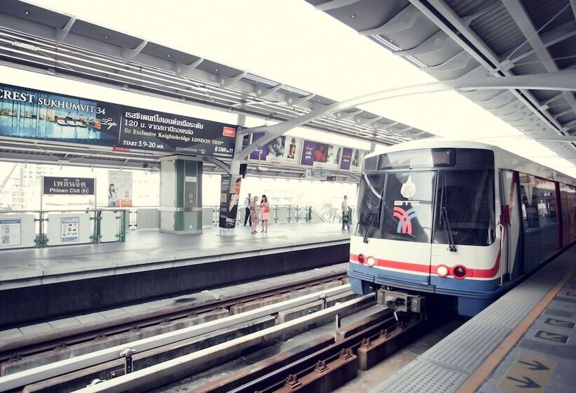 Отель Arcadia Suites Bangkok