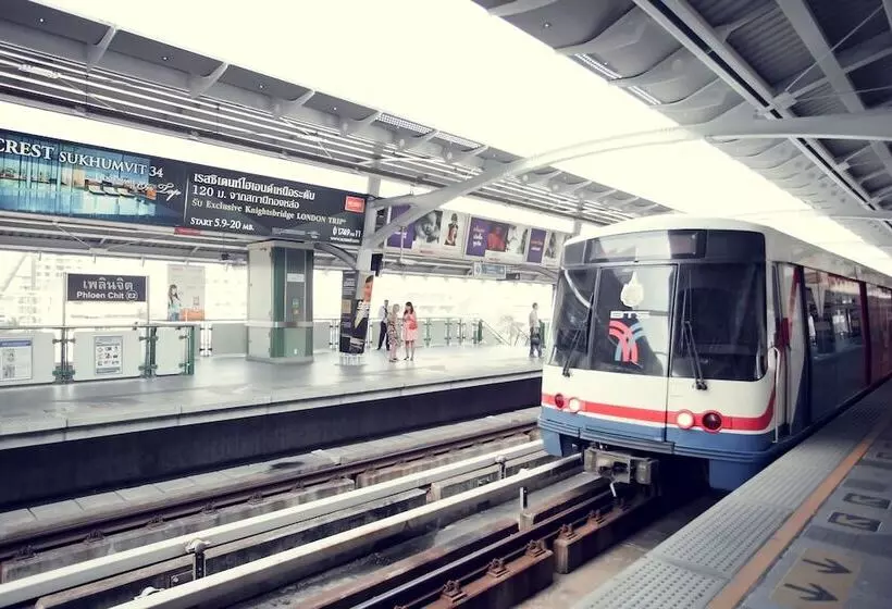 Отель Arcadia Suites Bangkok