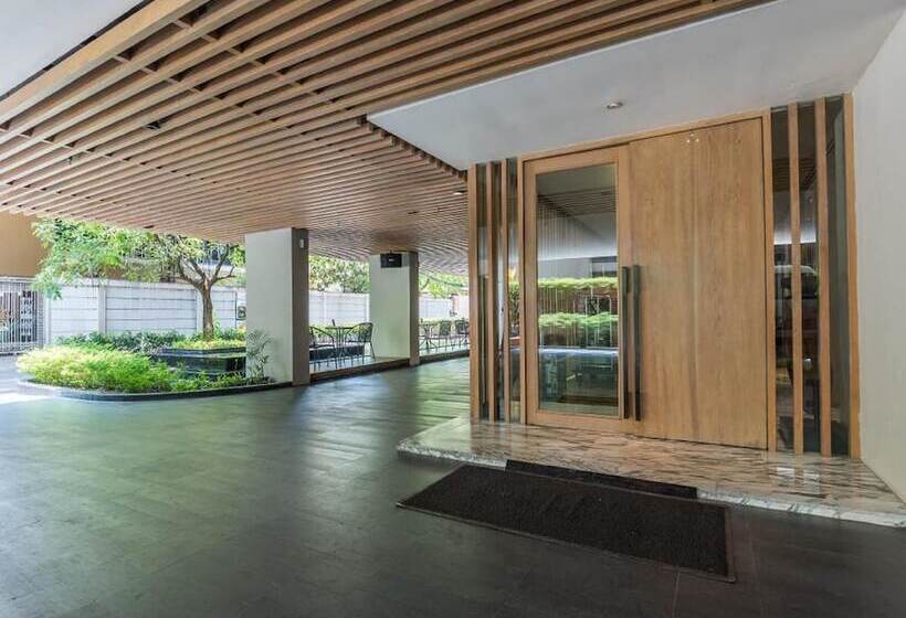 Отель Arcadia Suites Bangkok