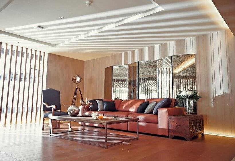 Отель Arcadia Suites Bangkok