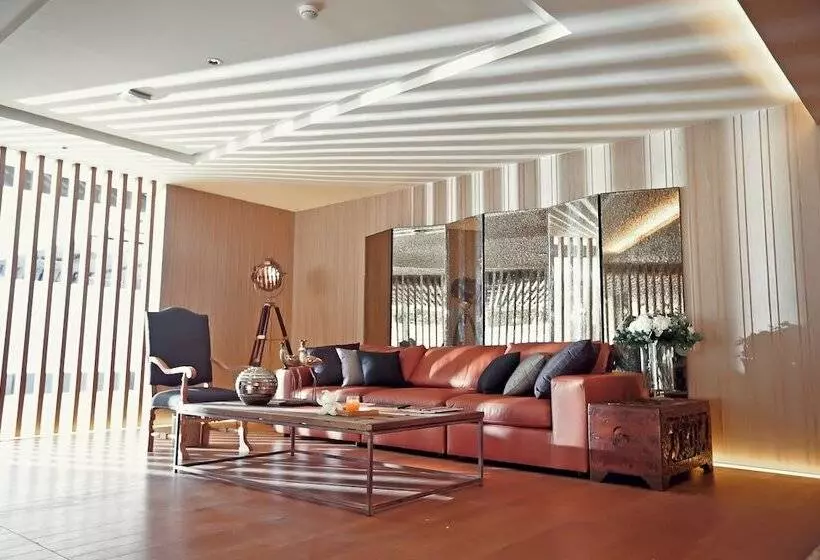 Отель Arcadia Suites Bangkok