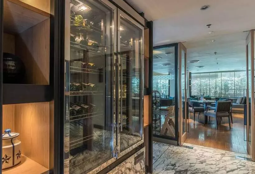 Отель Arcadia Suites Bangkok