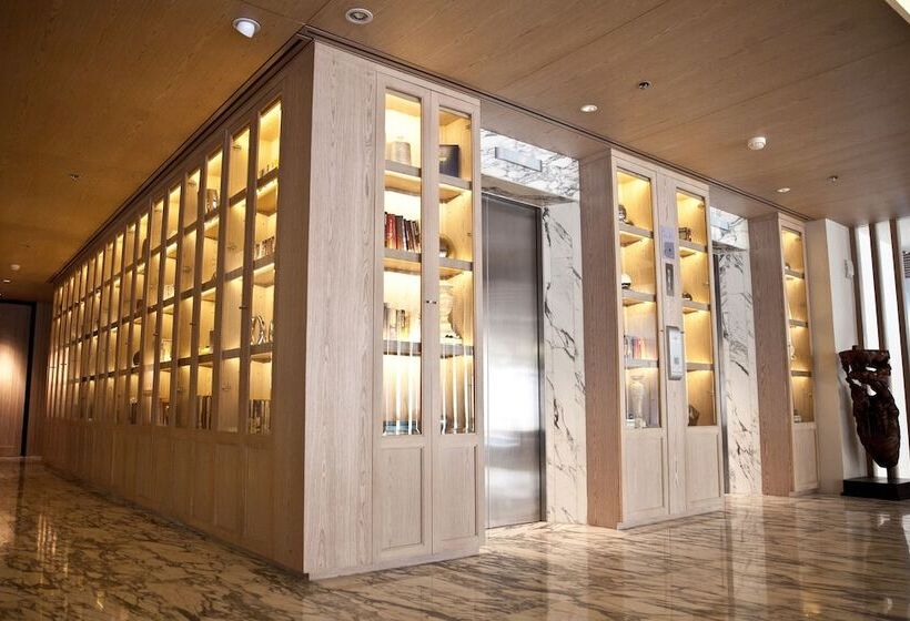 Отель Arcadia Suites Bangkok