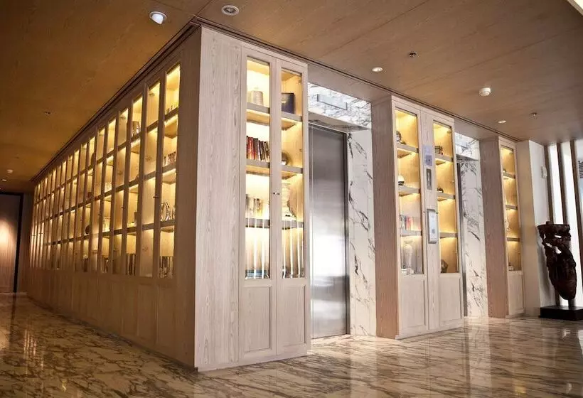 Отель Arcadia Suites Bangkok