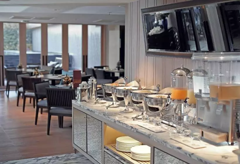 Отель Arcadia Suites Bangkok