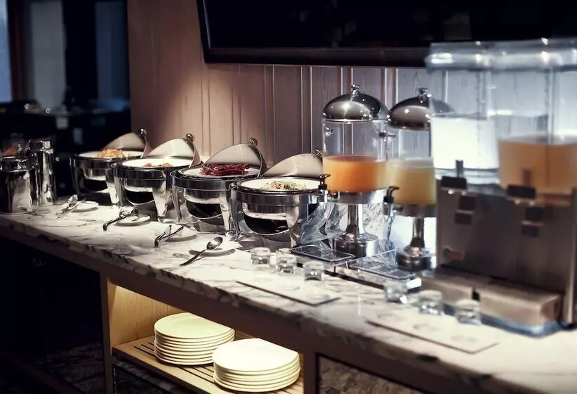 Отель Arcadia Suites Bangkok